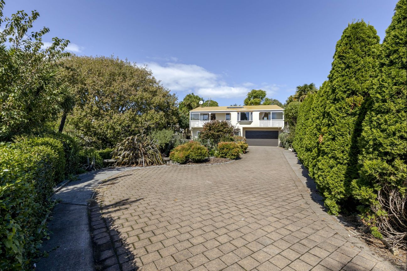 Large 4 Bedroom Living in Sunny Strandon - Bild 5