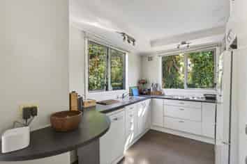 8B Waterloo Place, Westown