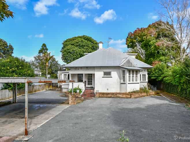 21 Gray Avenue, Mangere East