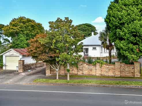 21 Gray Avenue, Mangere East