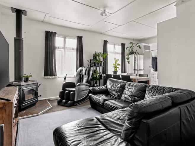 908 Rata Street, Mahora