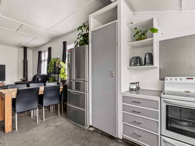 908 Rata Street, Mahora