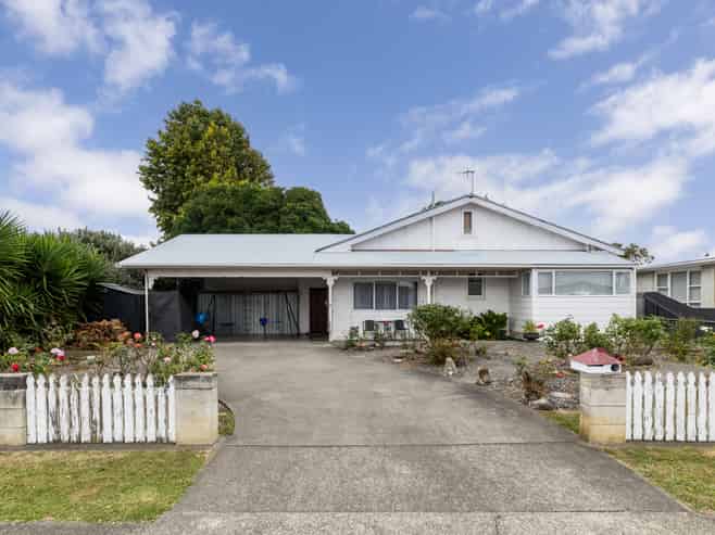 908 Rata Street, Mahora