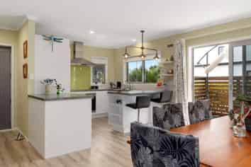 18 Rire Hau Lane, Pyes Pa