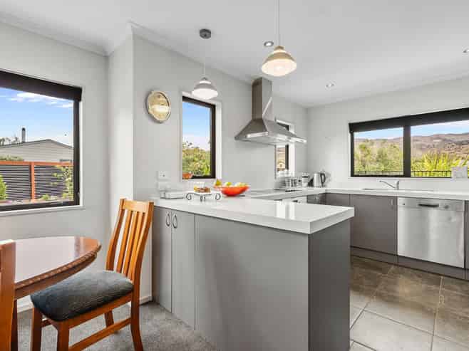 13 Missy Crescent, Pisa Moorings, Mount Pisa