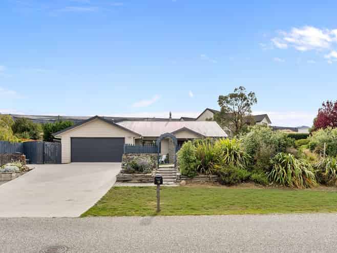 13 Missy Crescent, Pisa Moorings, Mount Pisa
