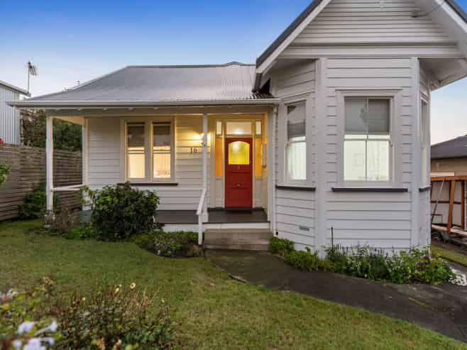 16 Mountain View Road, Western Springs