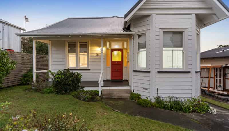 16 Mountain View Road, Western Springs