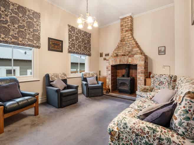 16 Mountain View Road, Western Springs