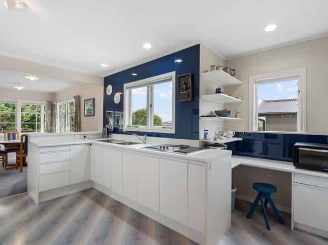 16 Mountain View Road, Western Springs