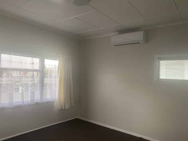 907 Tawa Street, Mahora