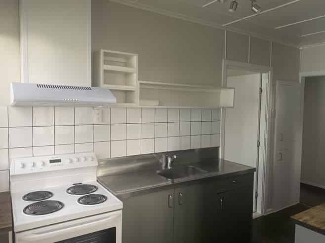 907 Tawa Street, Mahora