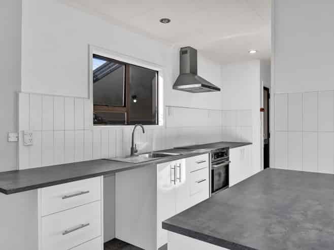 7 Swansea Road, Stratford