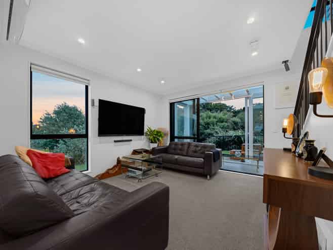 4 Matairangi Avenue, Totara Heights