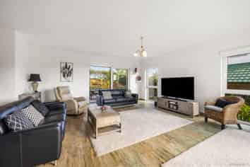 61 Roberta Crescent, Orewa