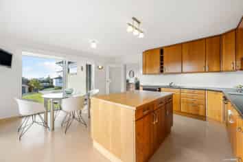 61 Roberta Crescent, Orewa