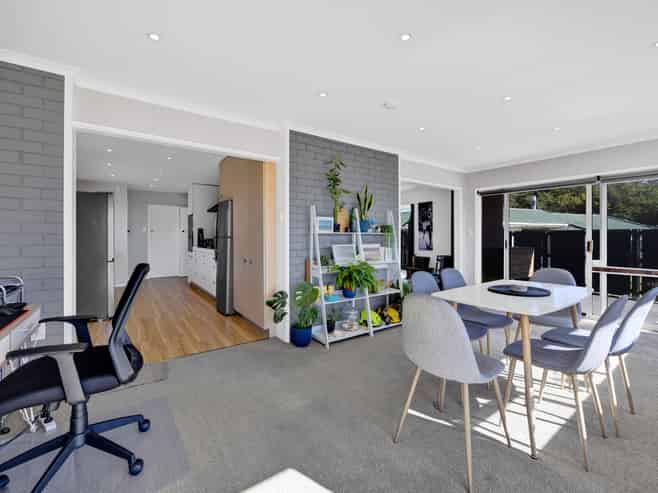 54 Cressida Avenue, Stratford