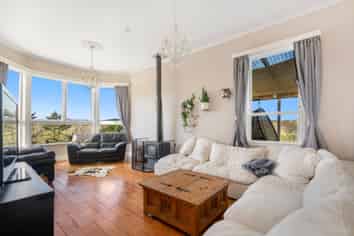 306 West Coast Road, Makarau