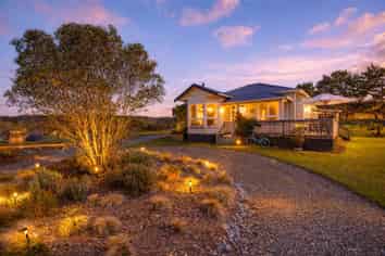 306 West Coast Road, Makarau