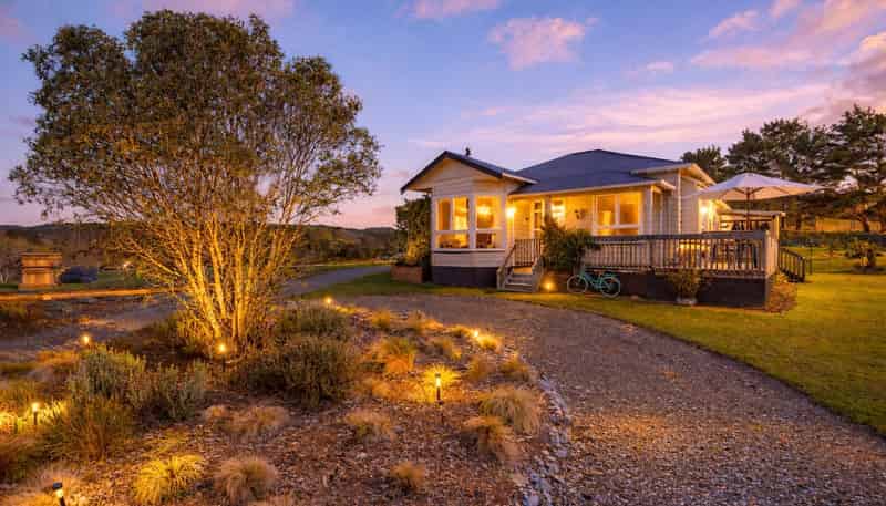 306 West Coast Road, Makarau