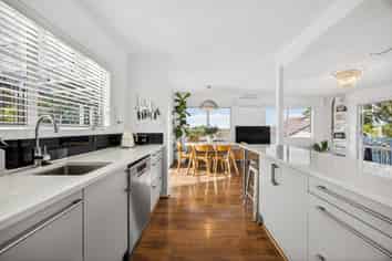 160 Weatherly Road, Torbay