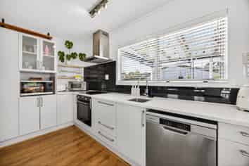 160 Weatherly Road, Torbay