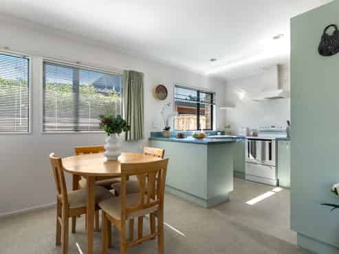 15/42 Main Road, Tawa