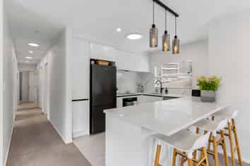 2/58 Botany Road, Botany Downs