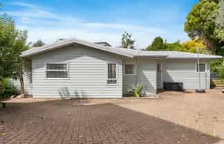 2/58 Botany Road, Botany Downs