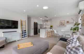 2/58 Botany Road, Botany Downs