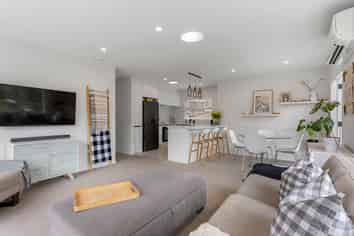 2/58 Botany Road, Botany Downs