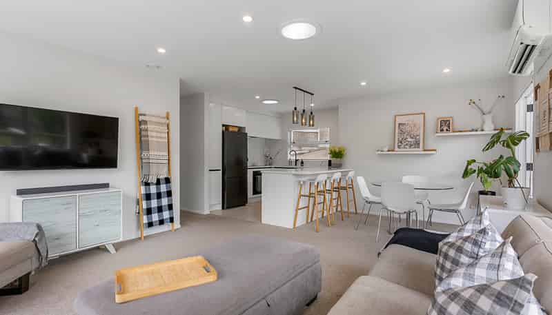 2/58 Botany Road, Botany Downs