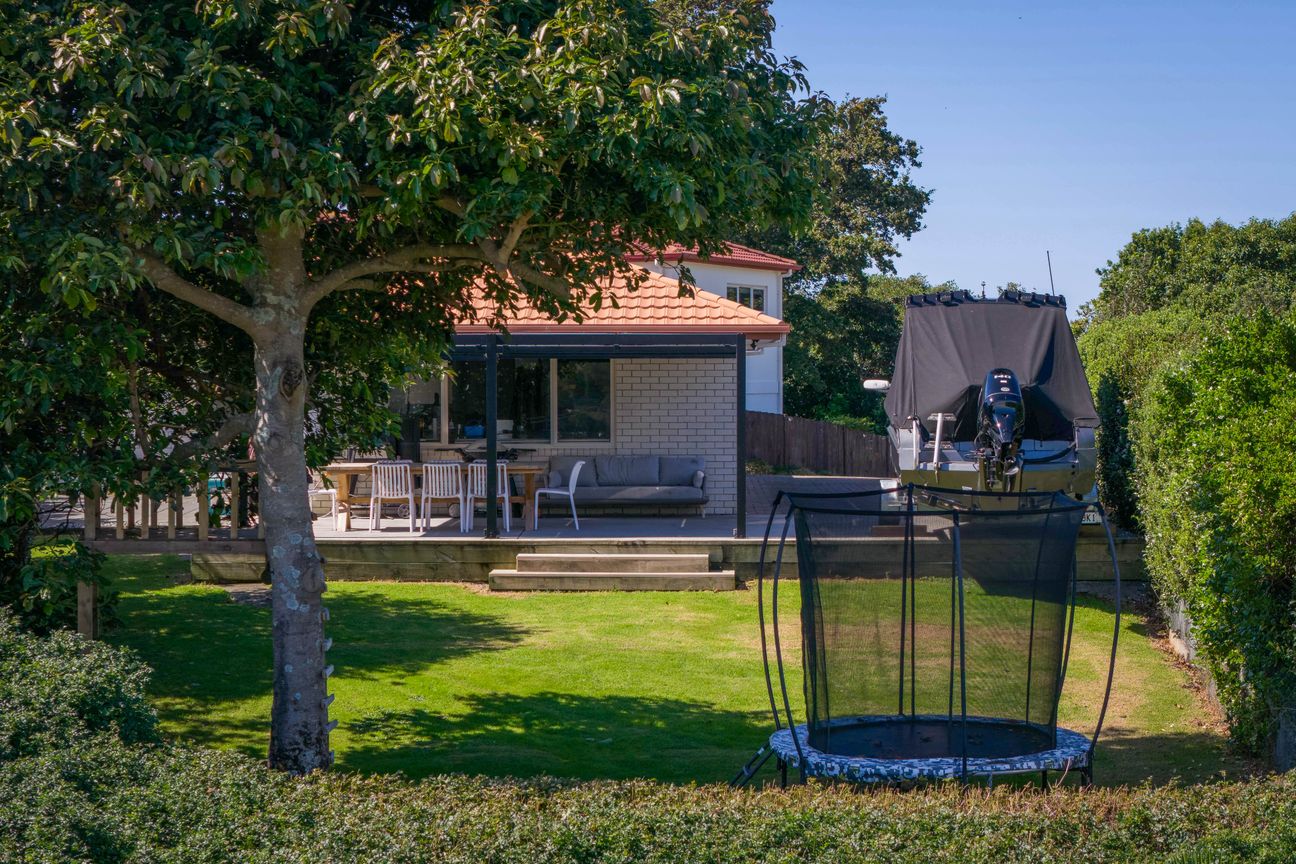 House in Island View, Athenree