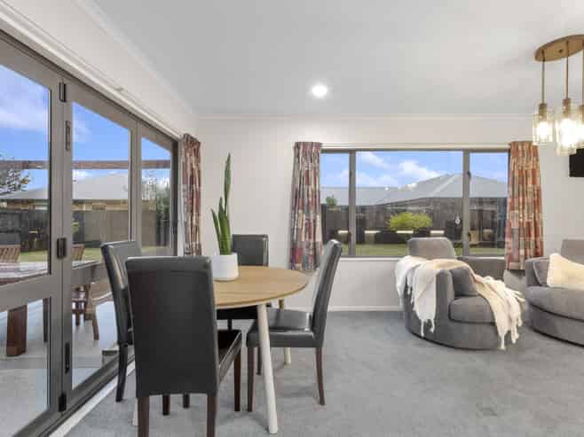 26 Oaklands Drive, Cambridge