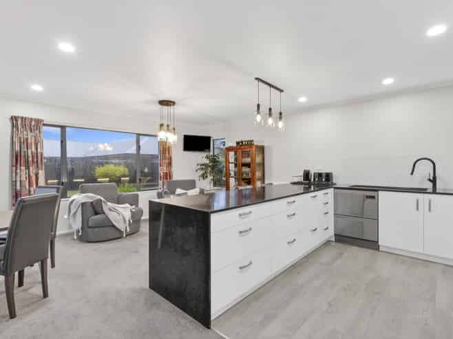 26 Oaklands Drive, Cambridge