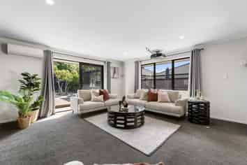 274 Lakes Boulevard, Pyes Pa