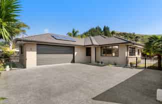 274 Lakes Boulevard, Pyes Pa