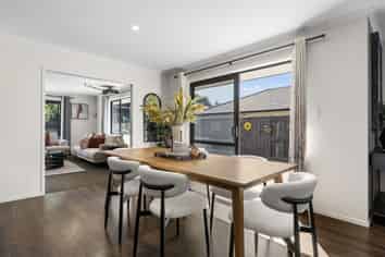 274 Lakes Boulevard, Pyes Pa