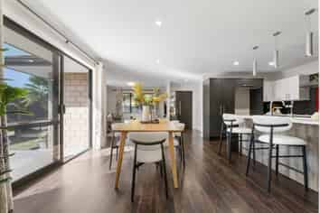 274 Lakes Boulevard, Pyes Pa