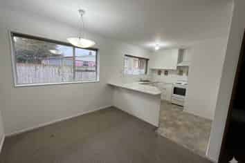 2/ Gray Avenue, Mangere East