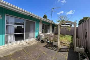 2/ Gray Avenue, Mangere East