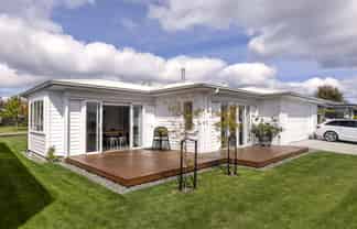 18 Maison Way, Rangatira Park