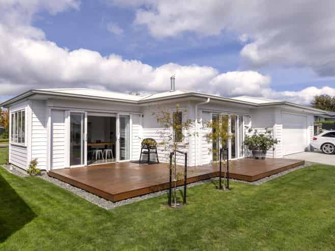 18 Maison Way, Rangatira Park