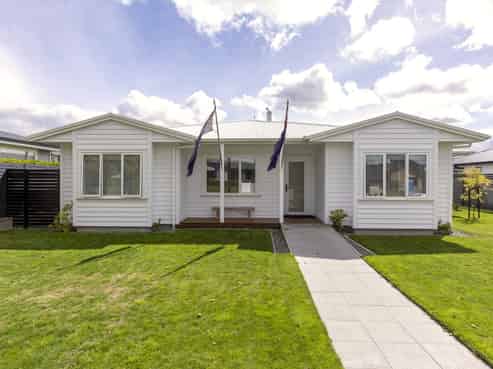 18 Maison Way, Rangatira Park