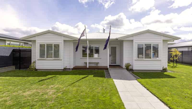 18 Maison Way, Rangatira Park