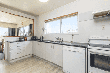 26  Cyclarama Crescent, Massey