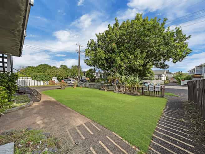 1/4 Preston Avenue, Mount Albert