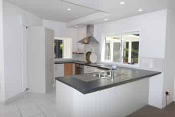 45 Greenaway Rd, Waikanae