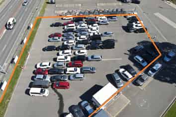 Secure yard, Prime Location