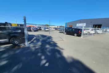 Secure yard, Prime Location